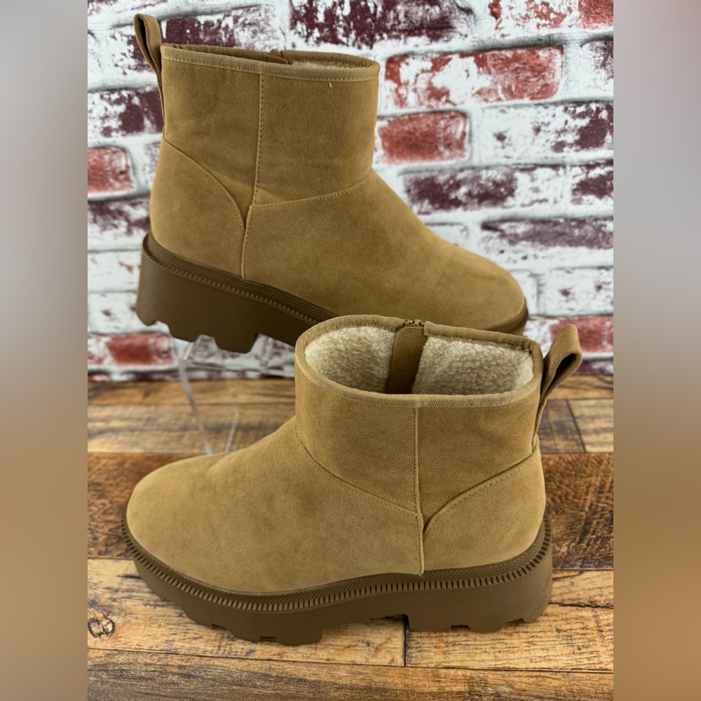 Universal Thread Women's Faux Fur Lining, Side Zipper, Chunky Heel Boots, Size 9 - Picture 13 of 15